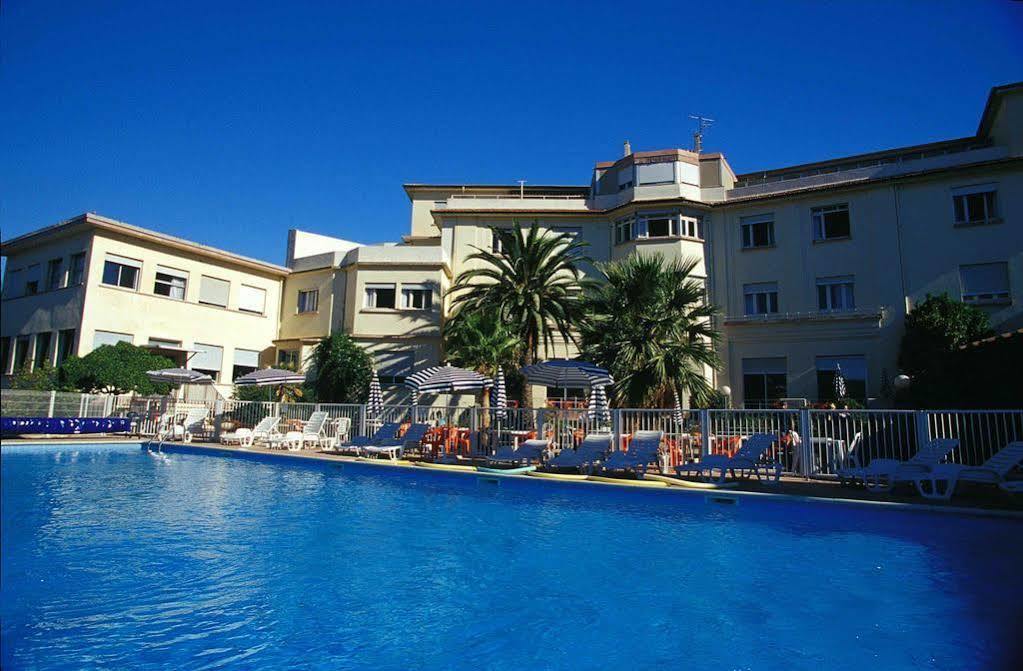 Village Vacances Le Lion De Mer Saint-Raphaël Exterior foto