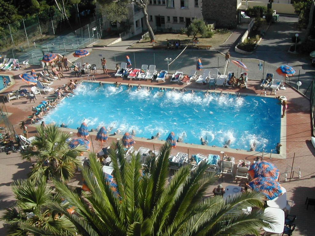 Village Vacances Le Lion De Mer Saint-Raphaël Exterior foto